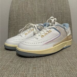 JORDAN 2 RETRO LOW (Women’s) “Look, Up in the Air!” LIKE-NEW